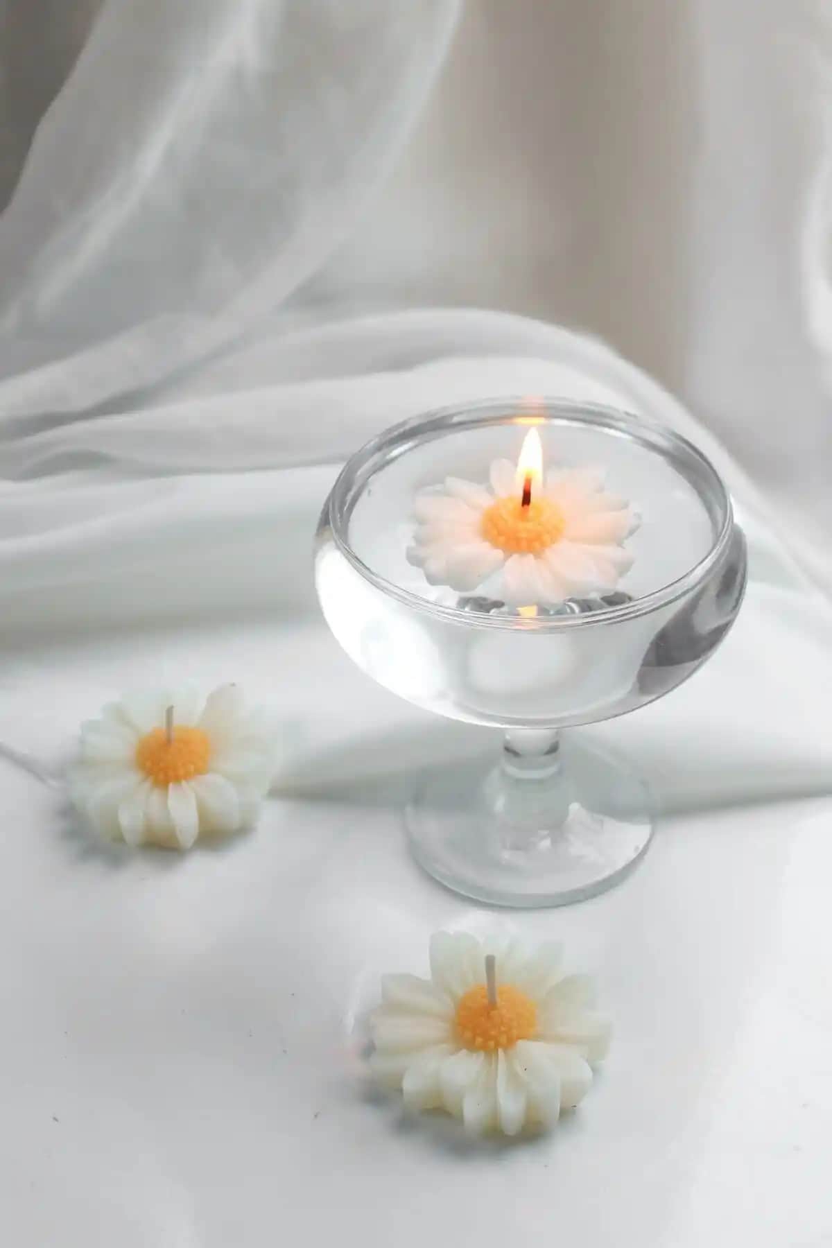 Mumbi Dekoratif Papatya Suda Yüzen Mum Seti Estetik ve İşlevsel Tasarım Özellikleri