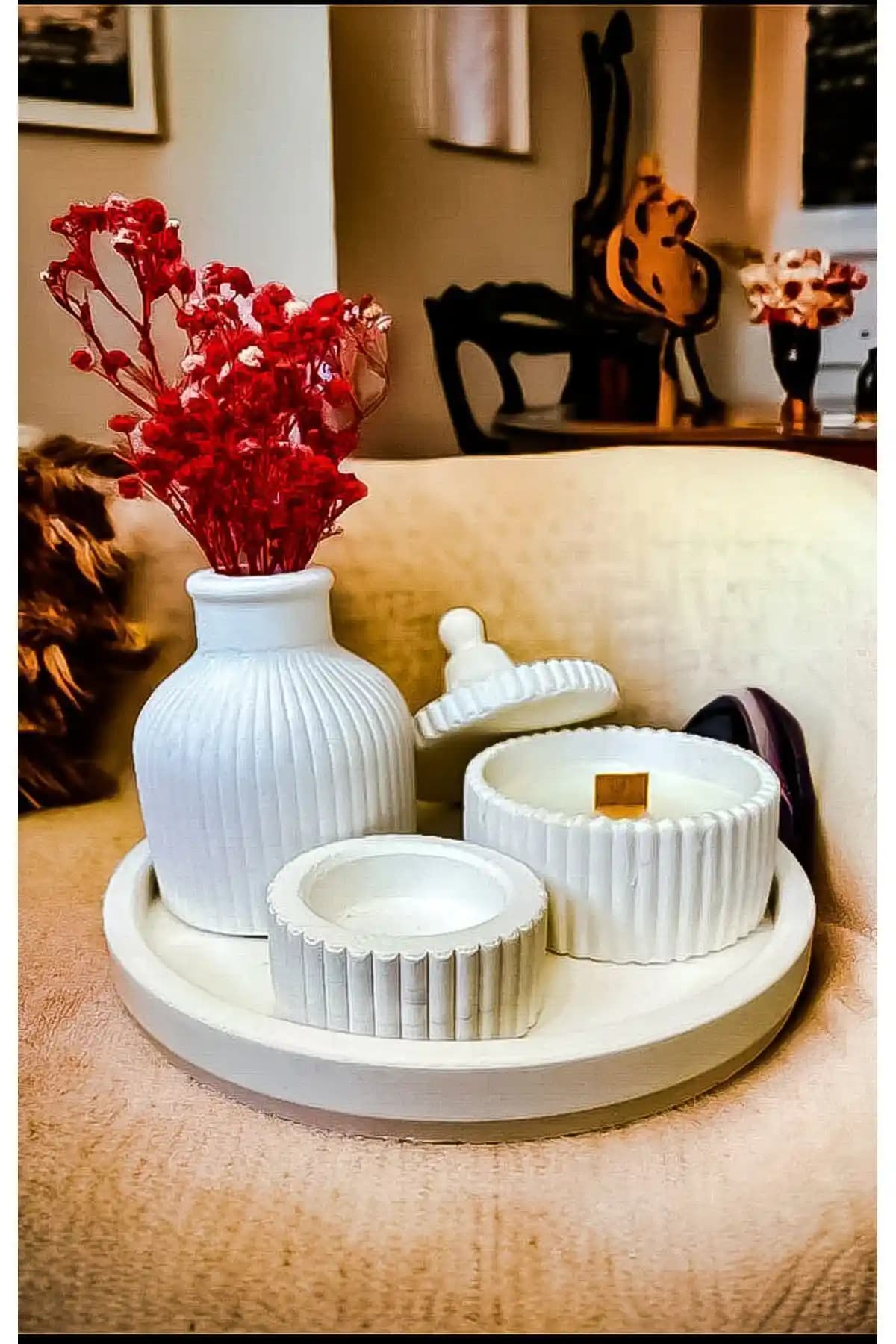 Quelife Beyaz Renk Tasarım Kokulu Mum ve Vazo Hediyelik Seti İle Şık Ev Dekorasyonu