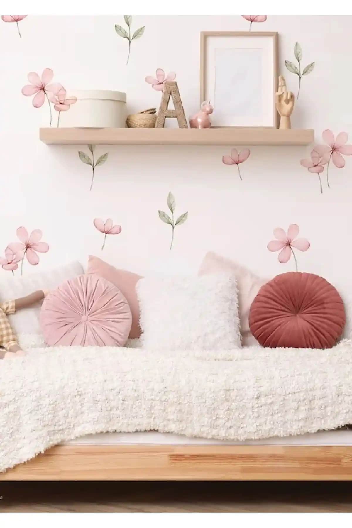 Sim Tasarım Pembe Çayır Çiçekleri ve Sevimli Kediler Sticker Karşılaştırması