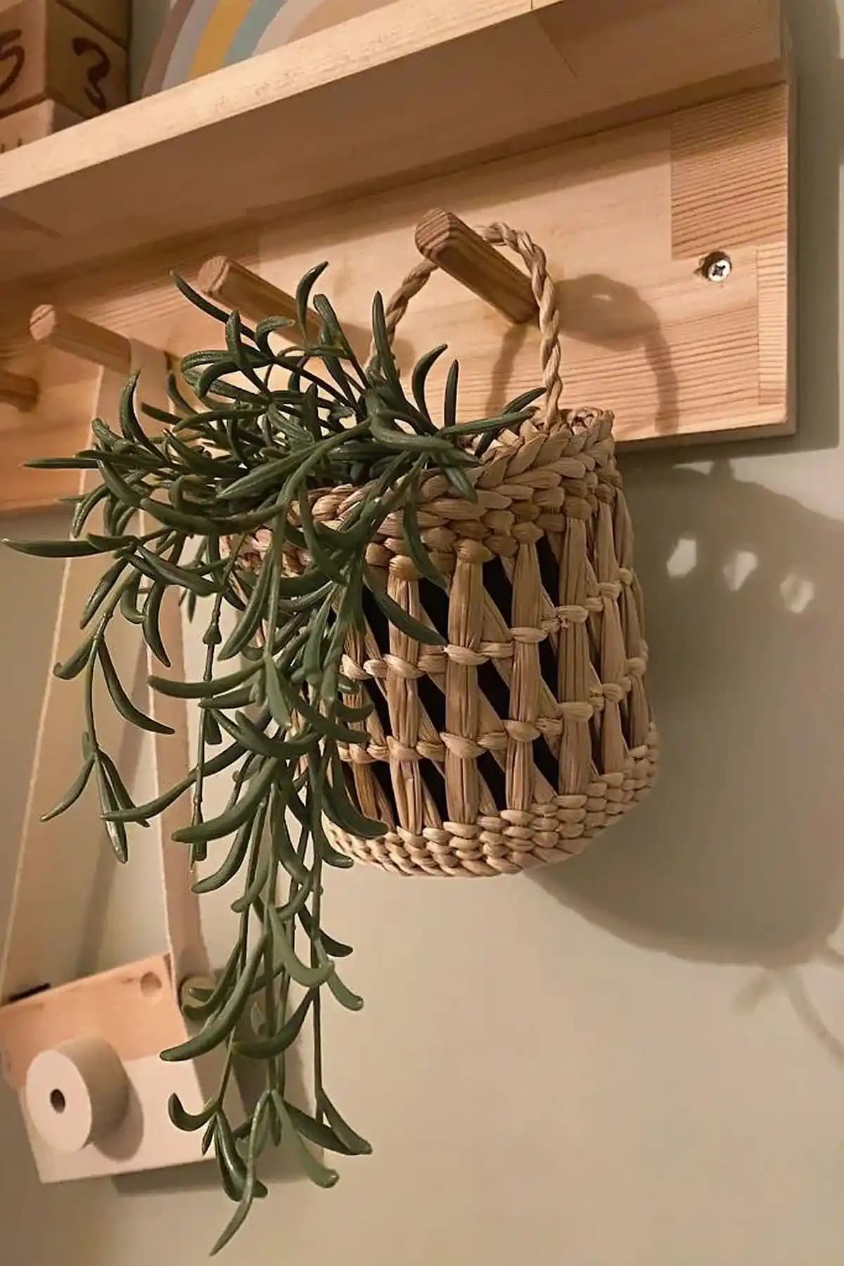 Süs Dükkanı Hasır Sepet: Doğal ve Şık Dekoratif Çözüm, Çok Yönlü Kullanım İmkanı