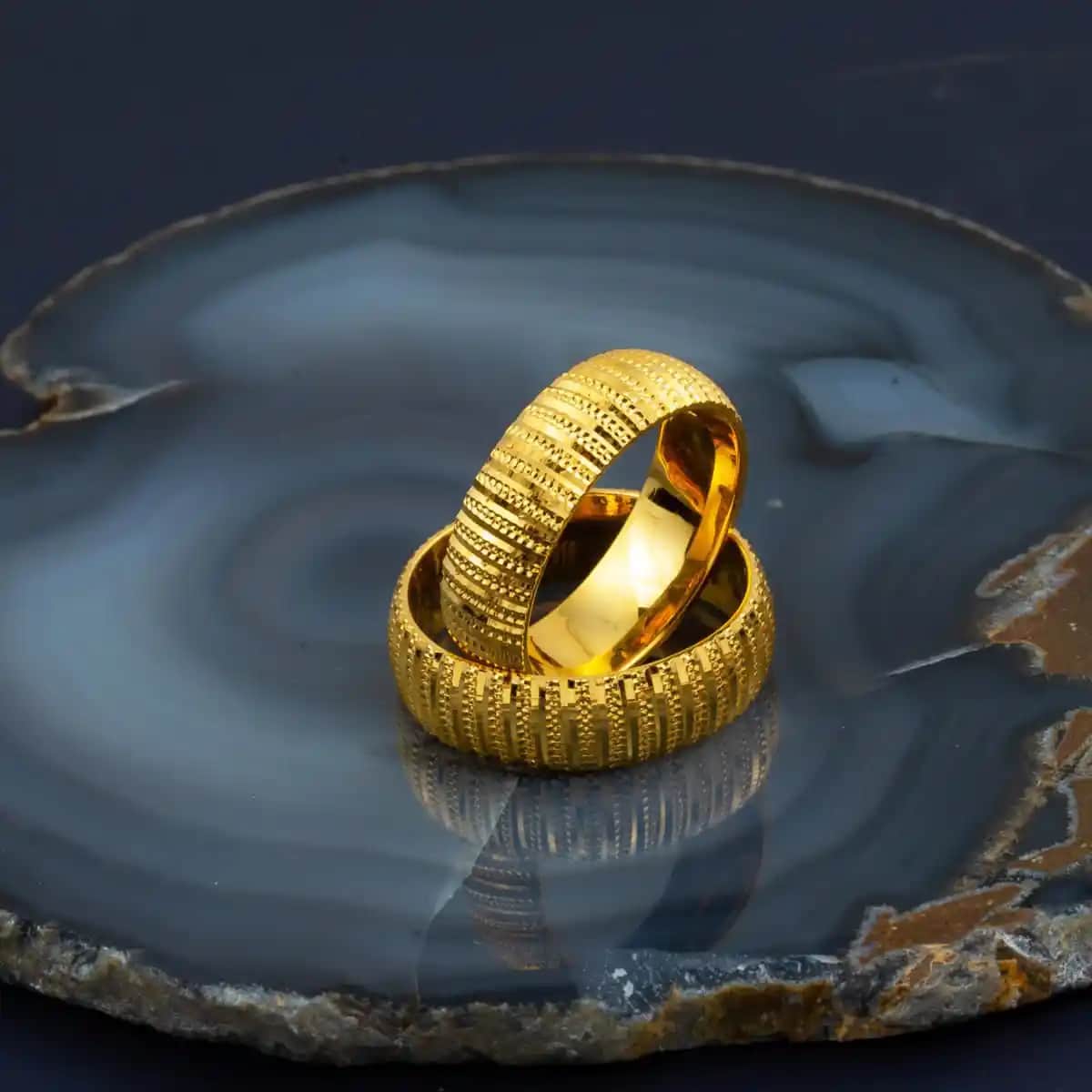 22 Ayar Kadın Alyansı: Zarif ve Dayanıklı Takı Seçenekleri ve Özellikleri