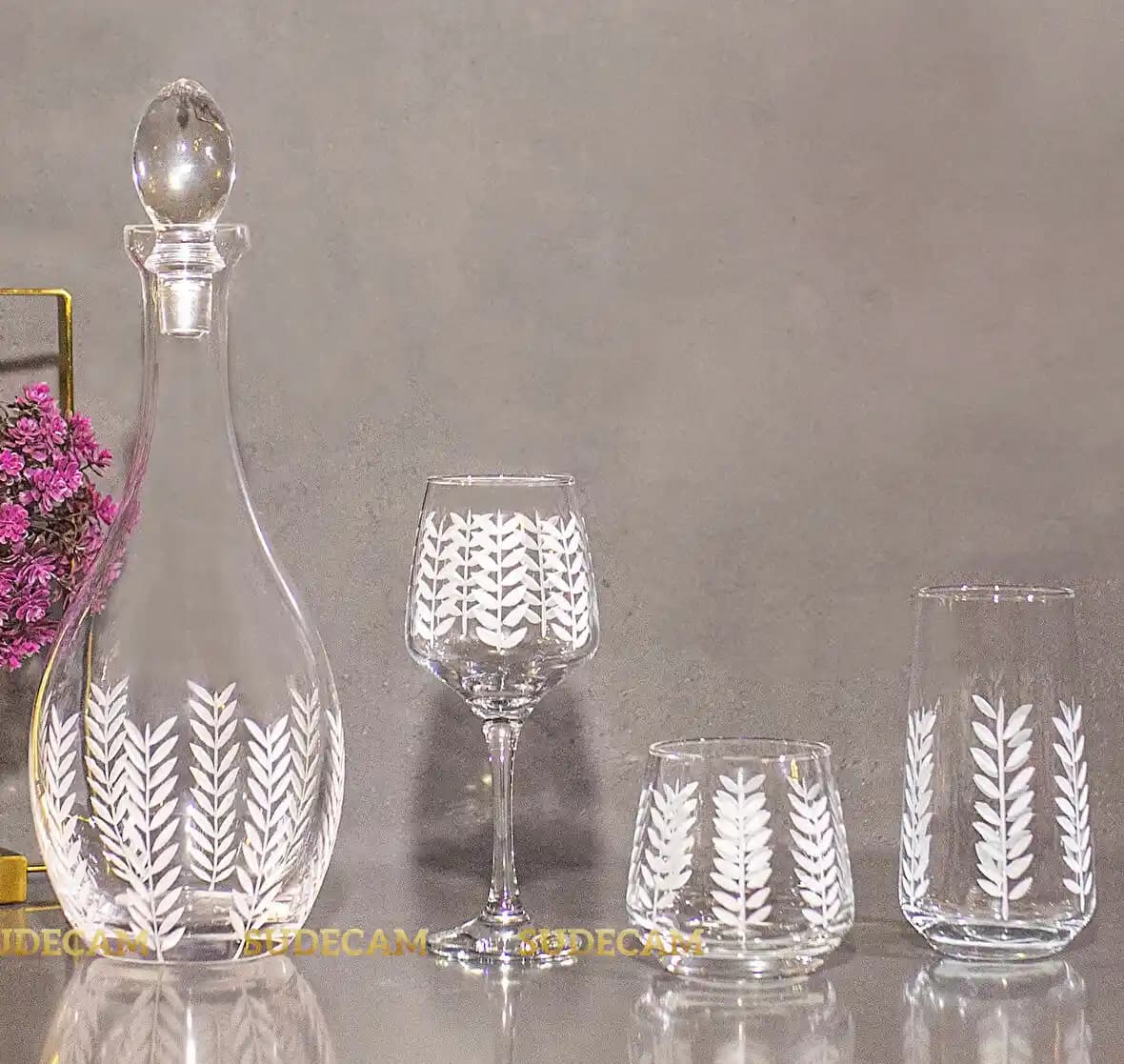 37 Parça Kristal Bardak Setleri ile Şık ve Fonksiyonel Sofra Dekorasyonu