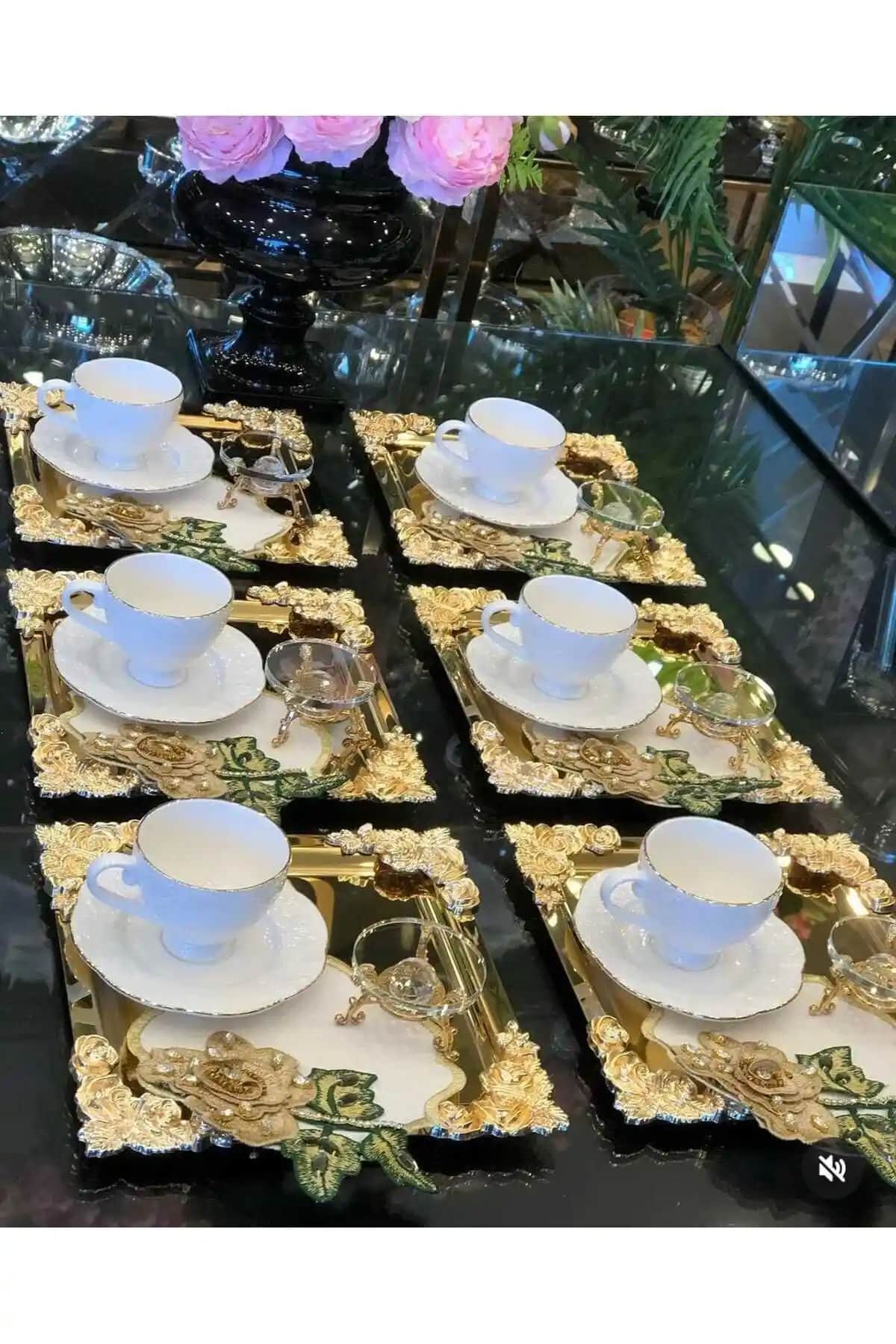 6'lı Gold Renk Kahve Sunum Tepsisi ile Şıklık ve Fonksiyonellik Bir Arada