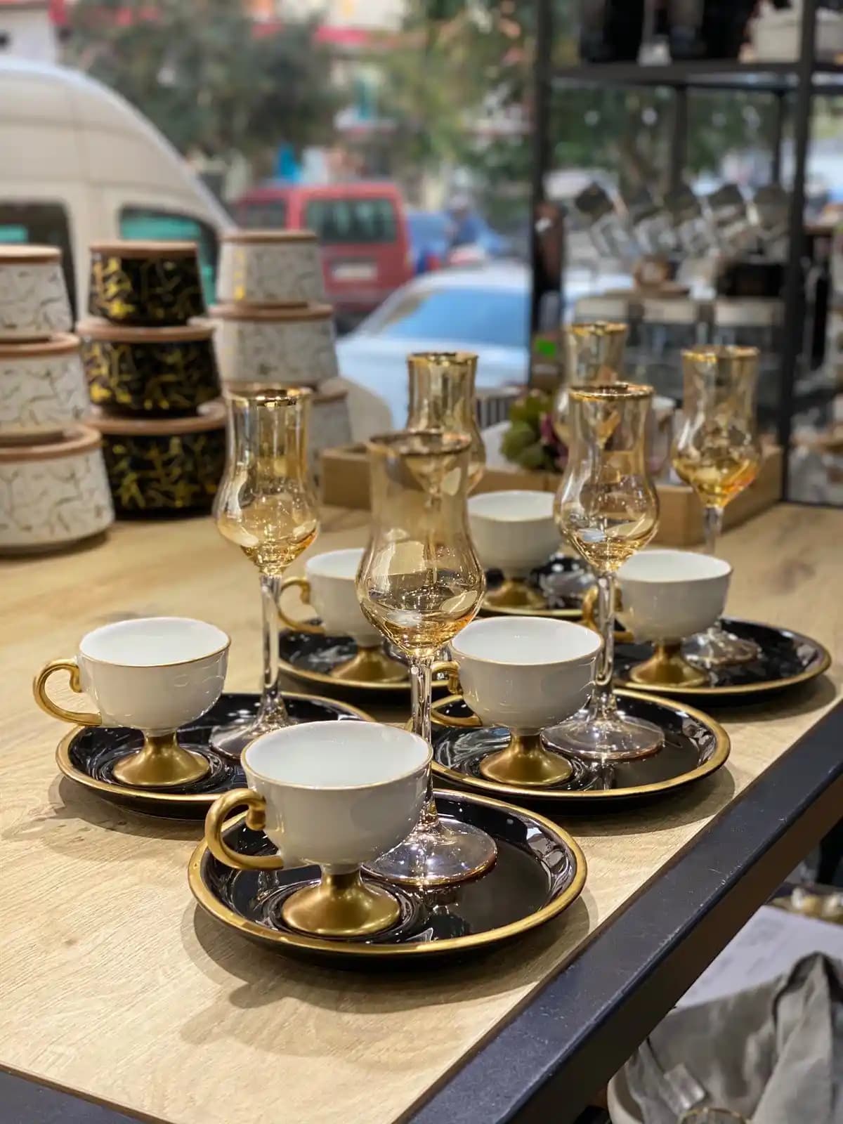 6'lı Sunum Tabaklı Kahve Fincanı Setleri ile Ev Dekorasyonunda Zarif Dokunuşlar