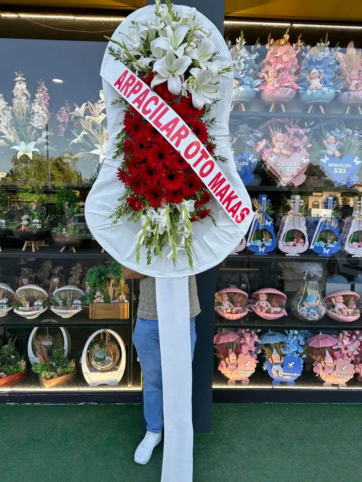 Açılış Çelengi Dekorasyon ve Mobilya Uyumu ile Etkili Tanıtım Unsuru