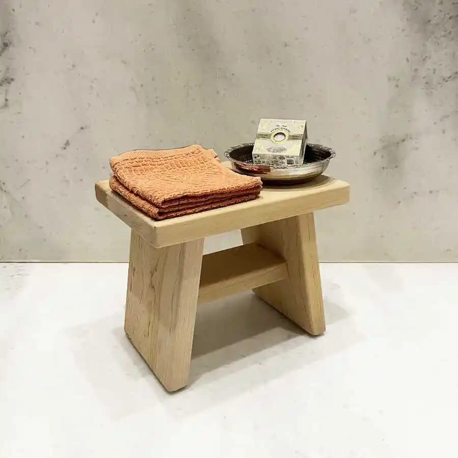 Ahşap Banyo Taburesi Seçimi ve Dekorasyon İpuçları: Dayanıklı ve Şık Tasarımlar