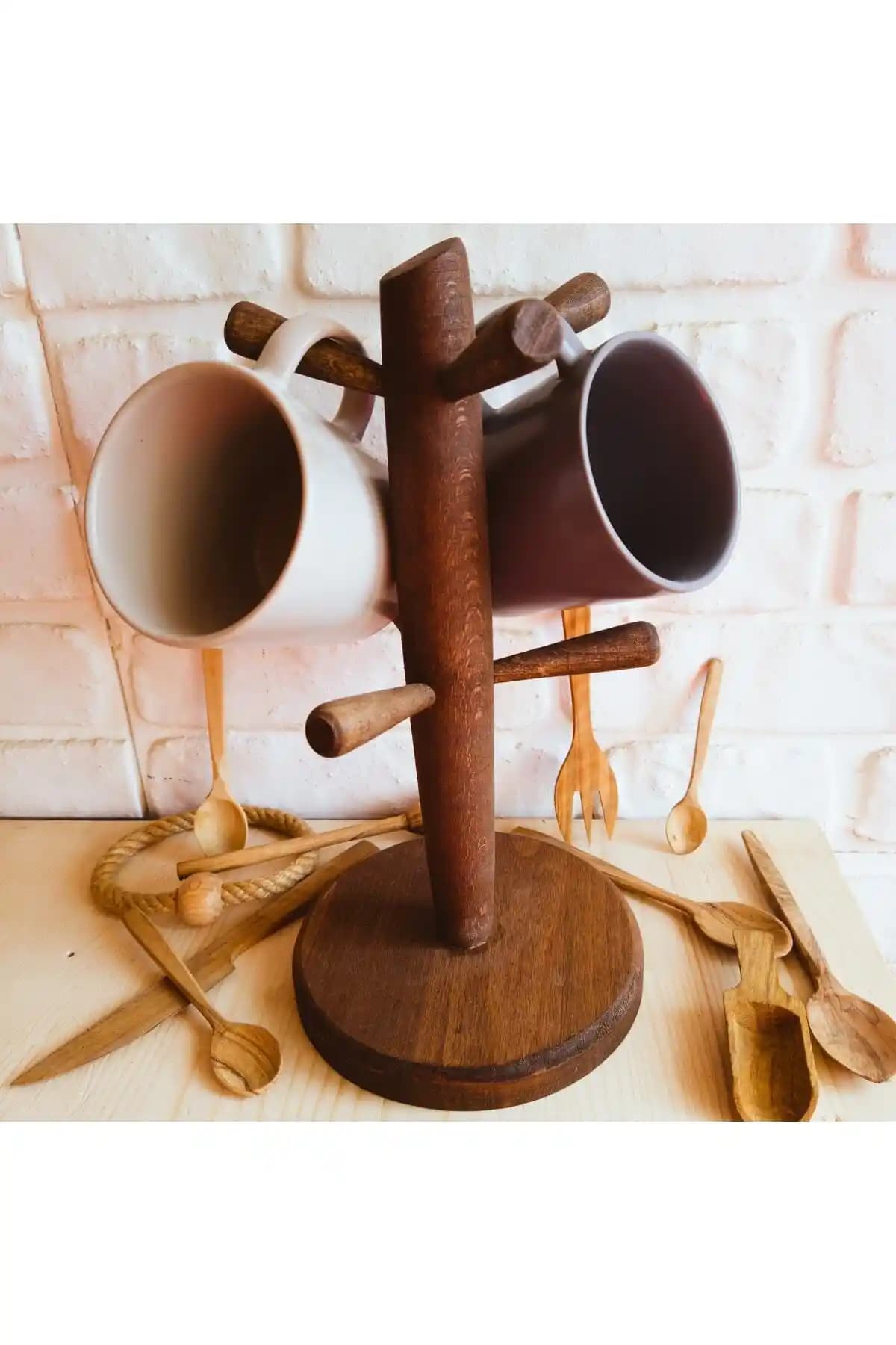 Ahşap Bardak Askılıkları ile Mutfak Dekorasyonunda Şıklık ve İşlevsellik Sağlama