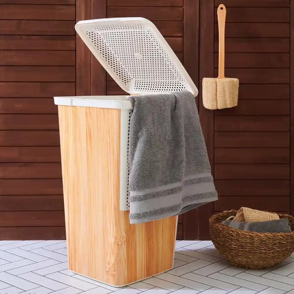 Ahşap Çamaşır Sepetleri: Estetik ve İşlevselliğin Modern Dekorasyondaki Rolü