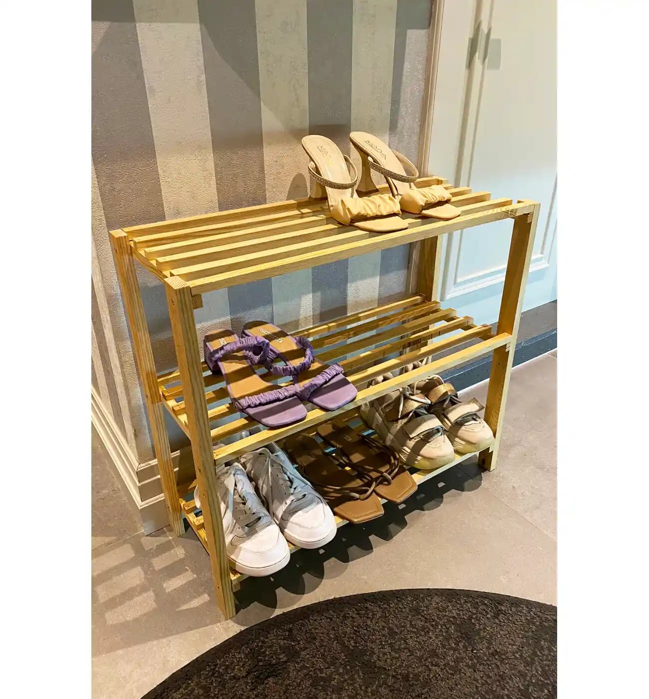 Ahşap Çubuklu Ayakkabılık ile Dekorasyonda Zarif ve Fonksiyonel Çözüm Önerileri