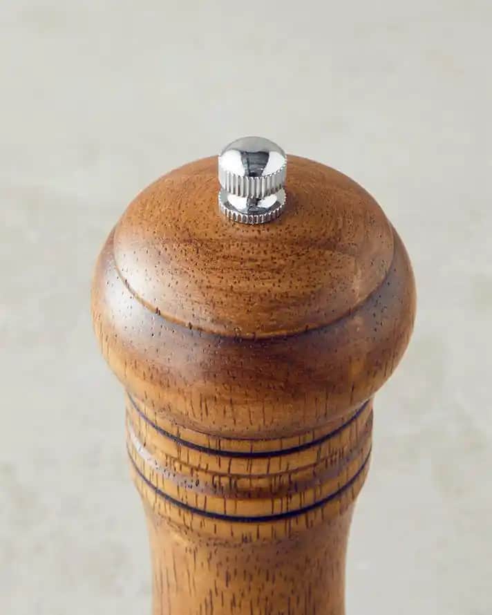 Ahşap Değirmenler: Dekorasyon ve Mobilyada Şıklık ve Fonksiyonellik Öne Çıkaran Parçalar