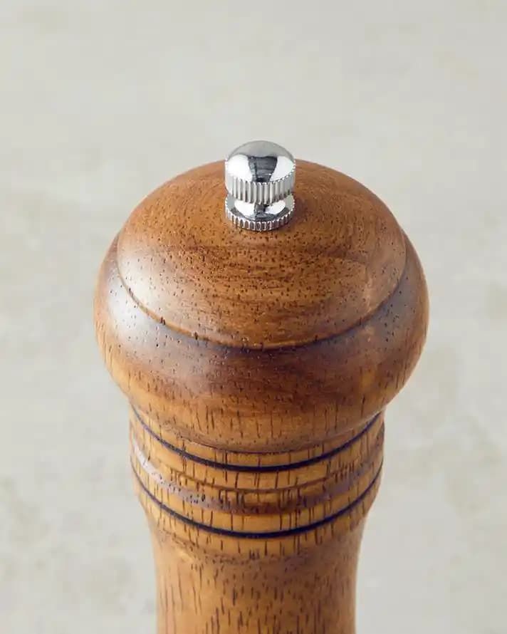 Ahşap Değirmenler: Dekorasyon ve Mobilyada Şıklık ve Fonksiyonellik Öne Çıkaran Parçalar