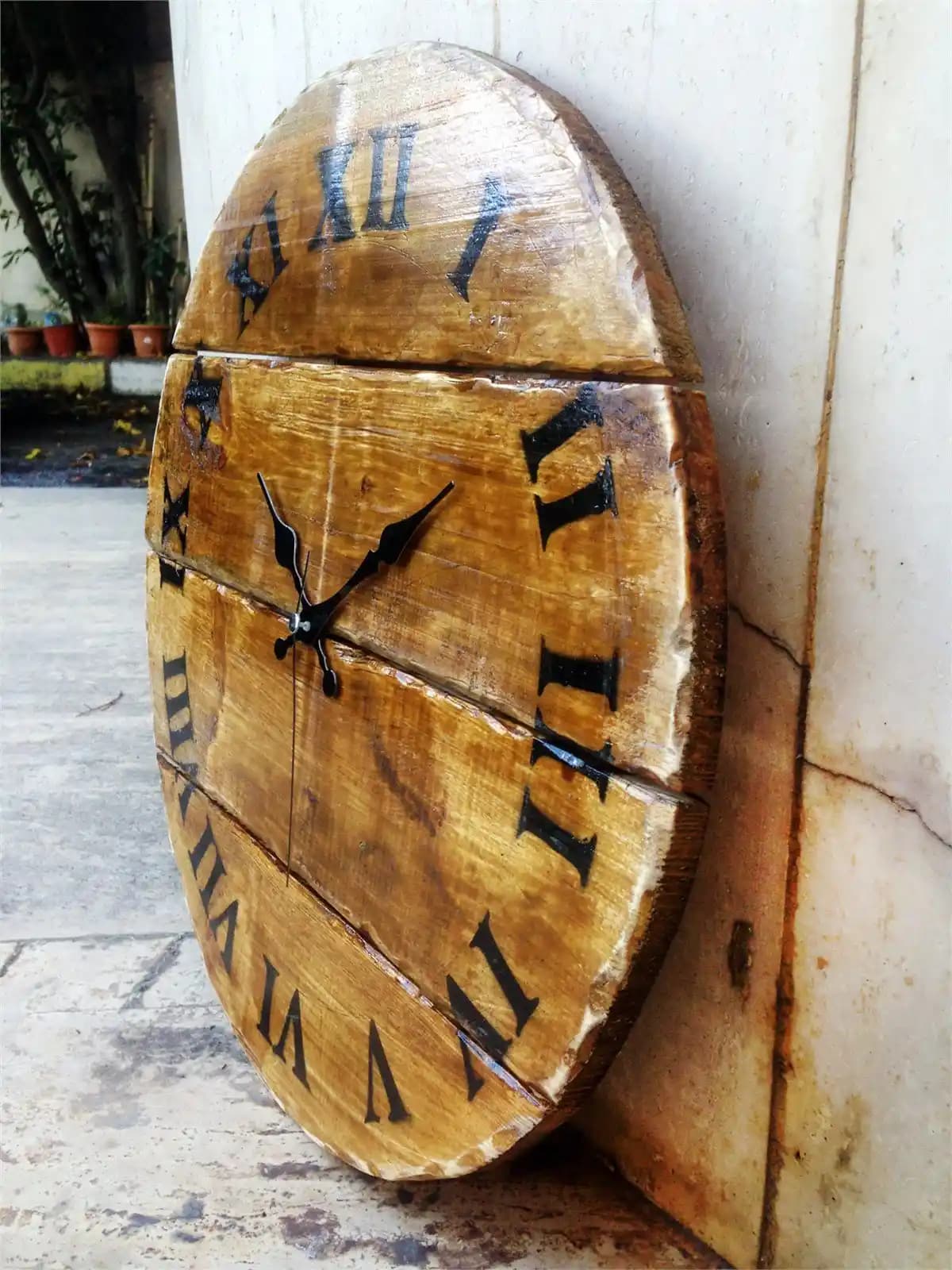 Ahşap Duvar Saatleri ile Mekânlarınızda Zarafet ve Doğallık Yaratın