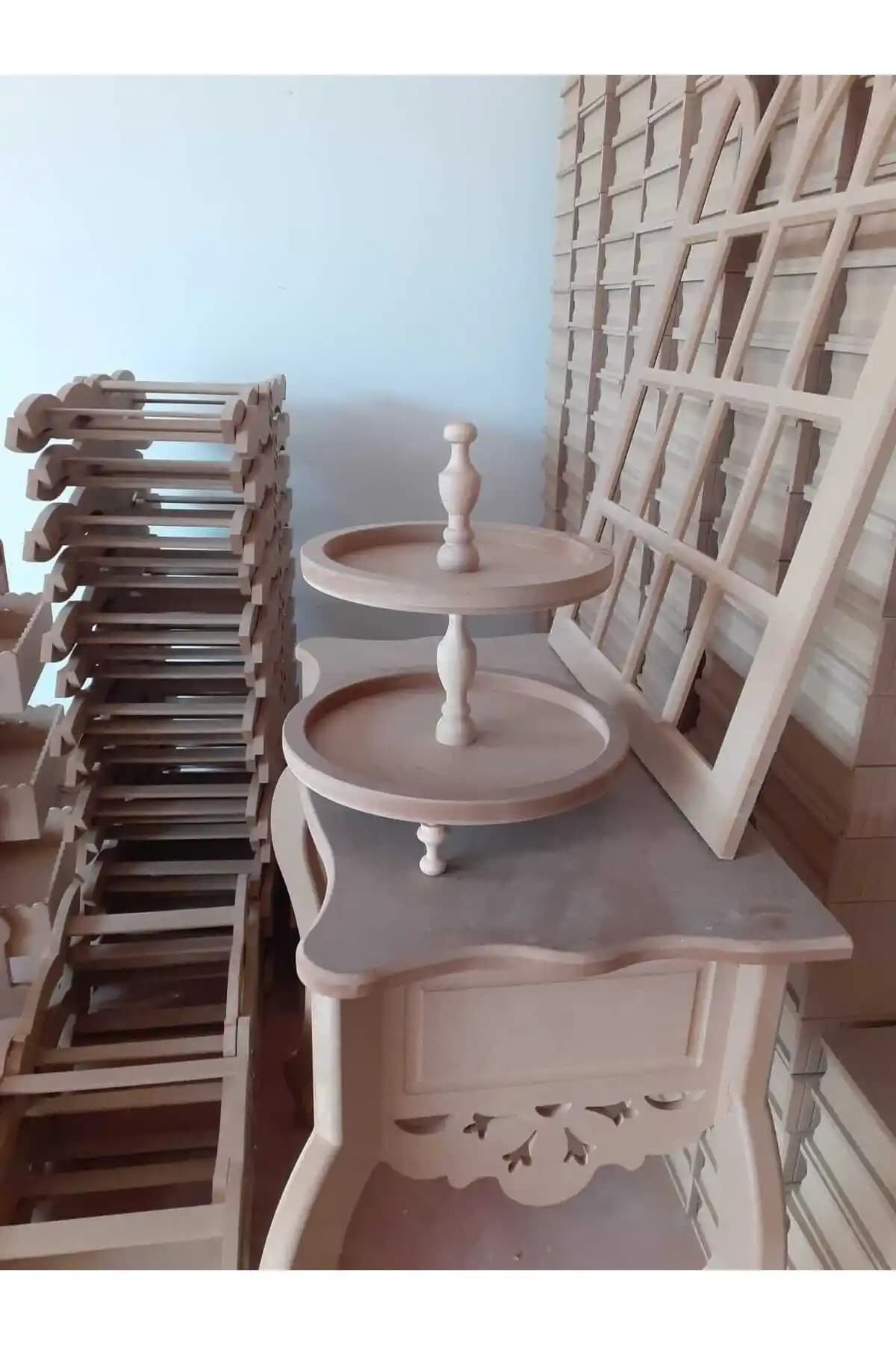 Ahşap İki Katlı Sunumluklar: Dekorasyon ve İşlevselliğin Şık Buluşması