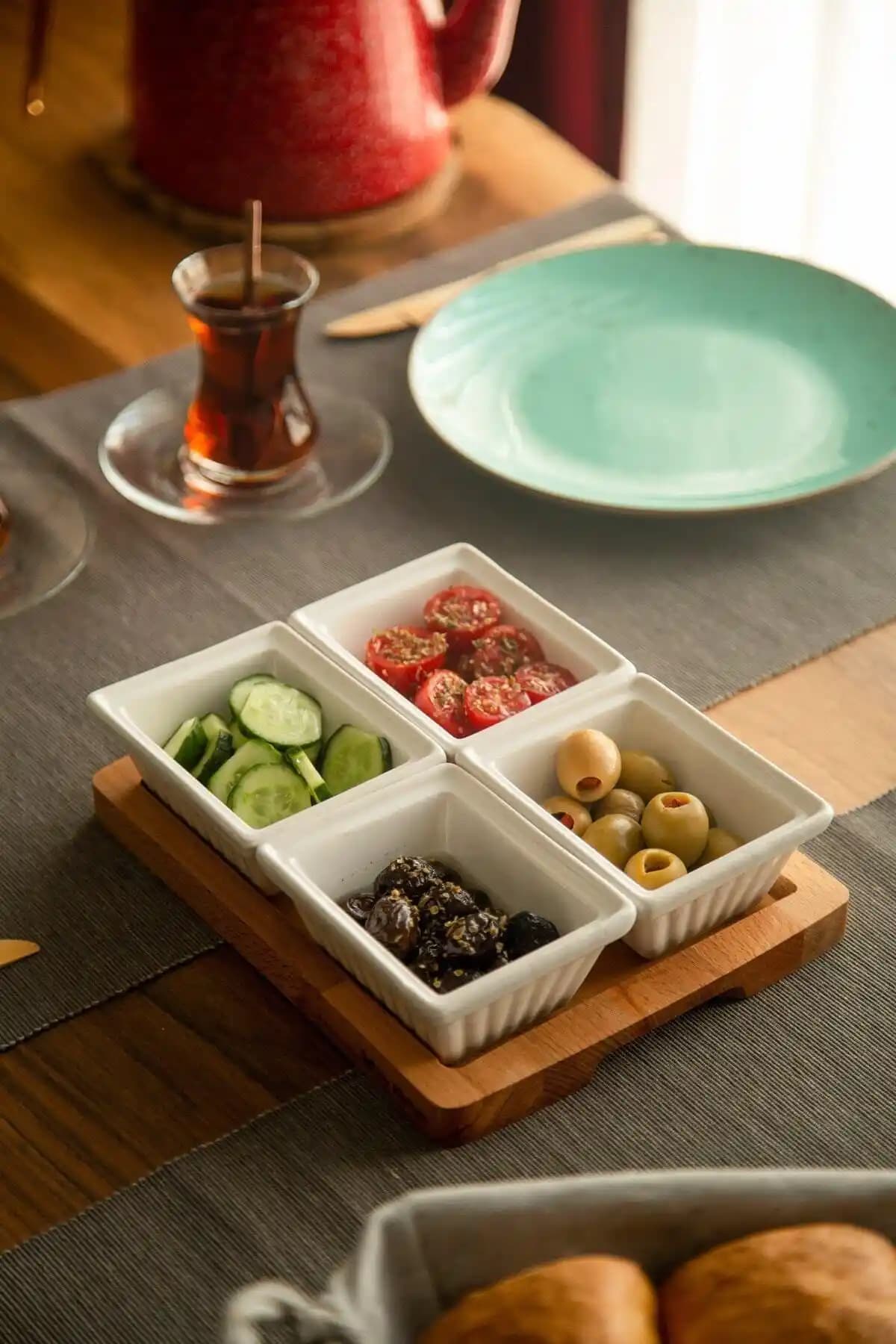 Ahşap Kahvaltılık Seçenekleri: Estetik ve Dayanıklı Mutfak Aksesuarları