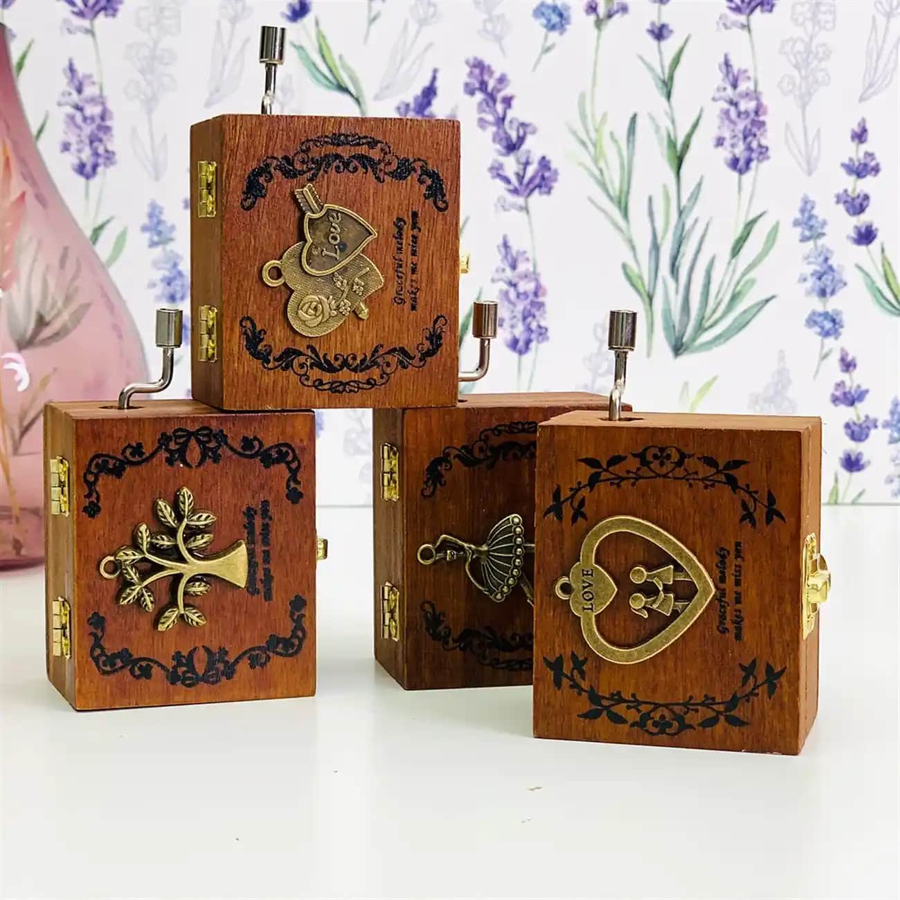 Ahşap Müzik Kutuları Dekorasyonda Zarafet ve Anlam Katmanın Şık Yolu