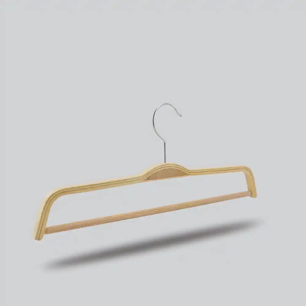 Ahşap Pantolon Askısı: Estetik ve Fonksiyonelliği Bir Arada Sunan Dekorasyon Detayı