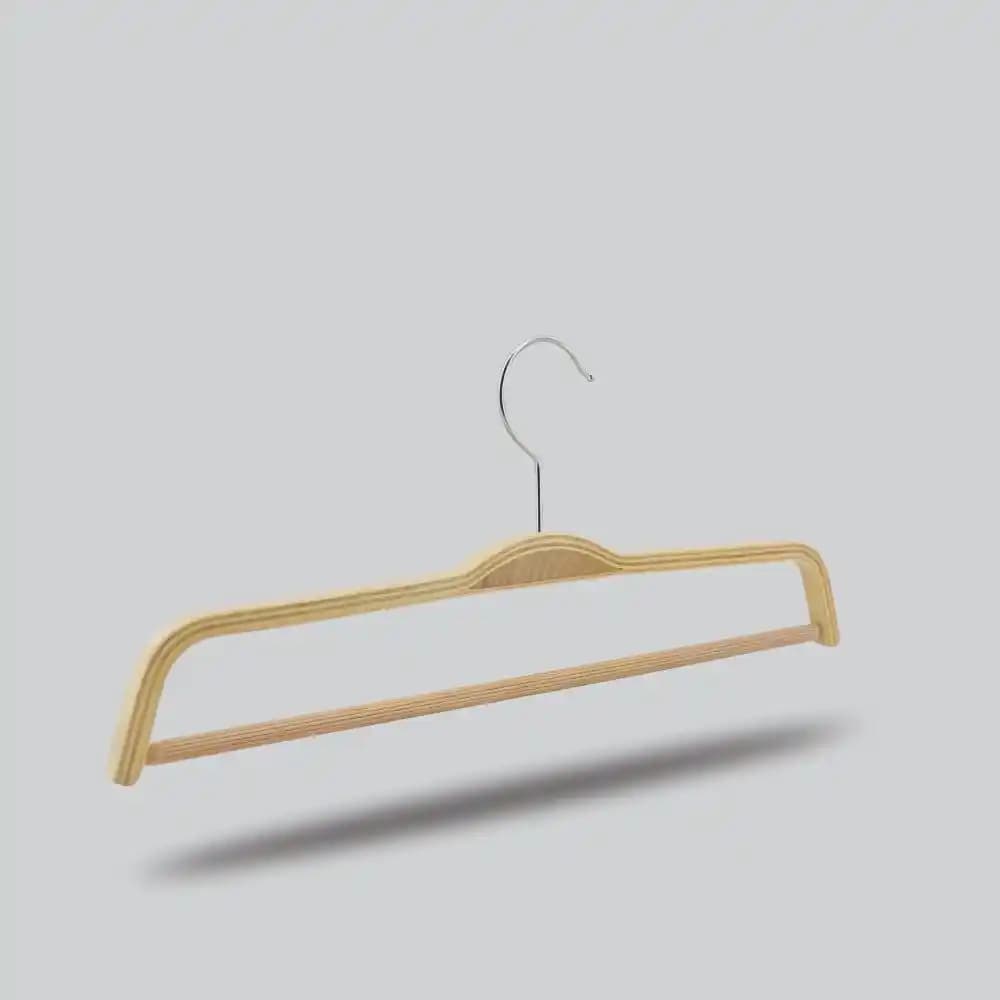 Ahşap Pantolon Askısı: Estetik ve Fonksiyonelliği Bir Arada Sunan Dekorasyon Detayı