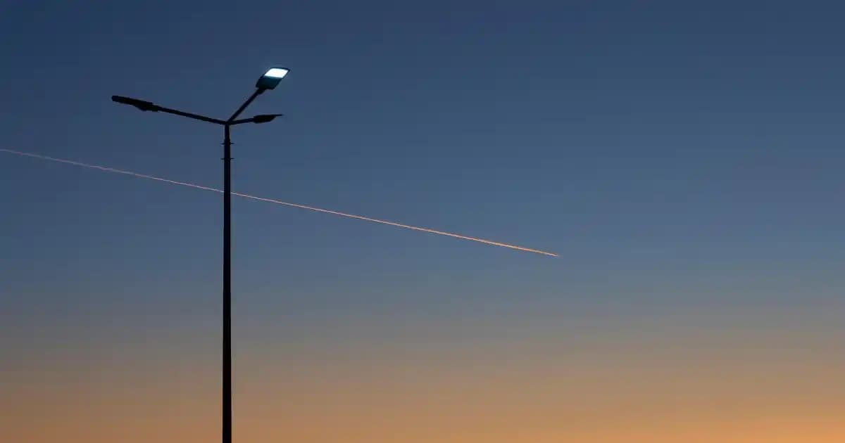 Ahşap Saplı Tepsiler: Dekorasyonda Şıklık ve Fonksiyonellik Sağlayan Çözümler