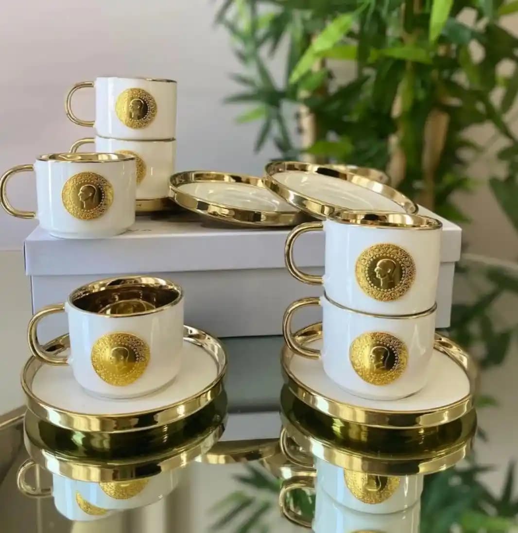 Altın Detaylı Kahve Fincanlarıyla Zarafet ve Şıklık Yaratmanın Yolları