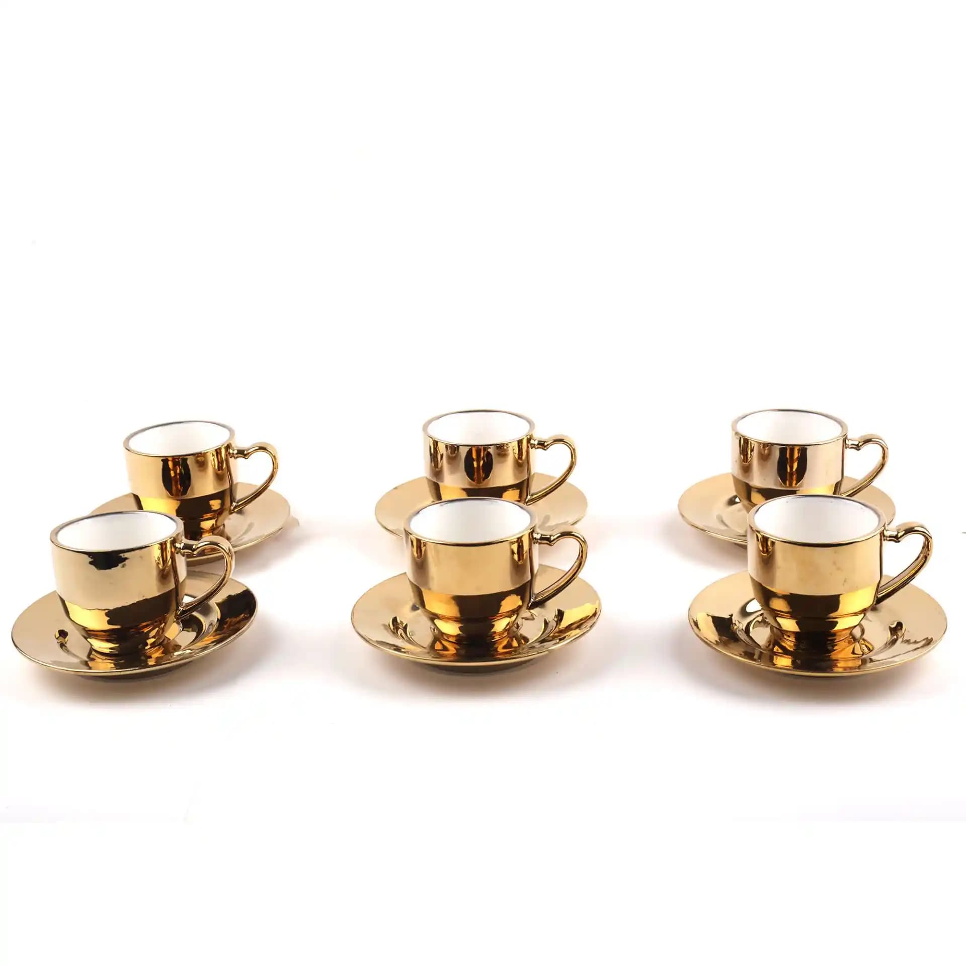 Altın Kahve Fincanı ile Dekorasyonda Zarafetin Şık ve Lüks Yansıması