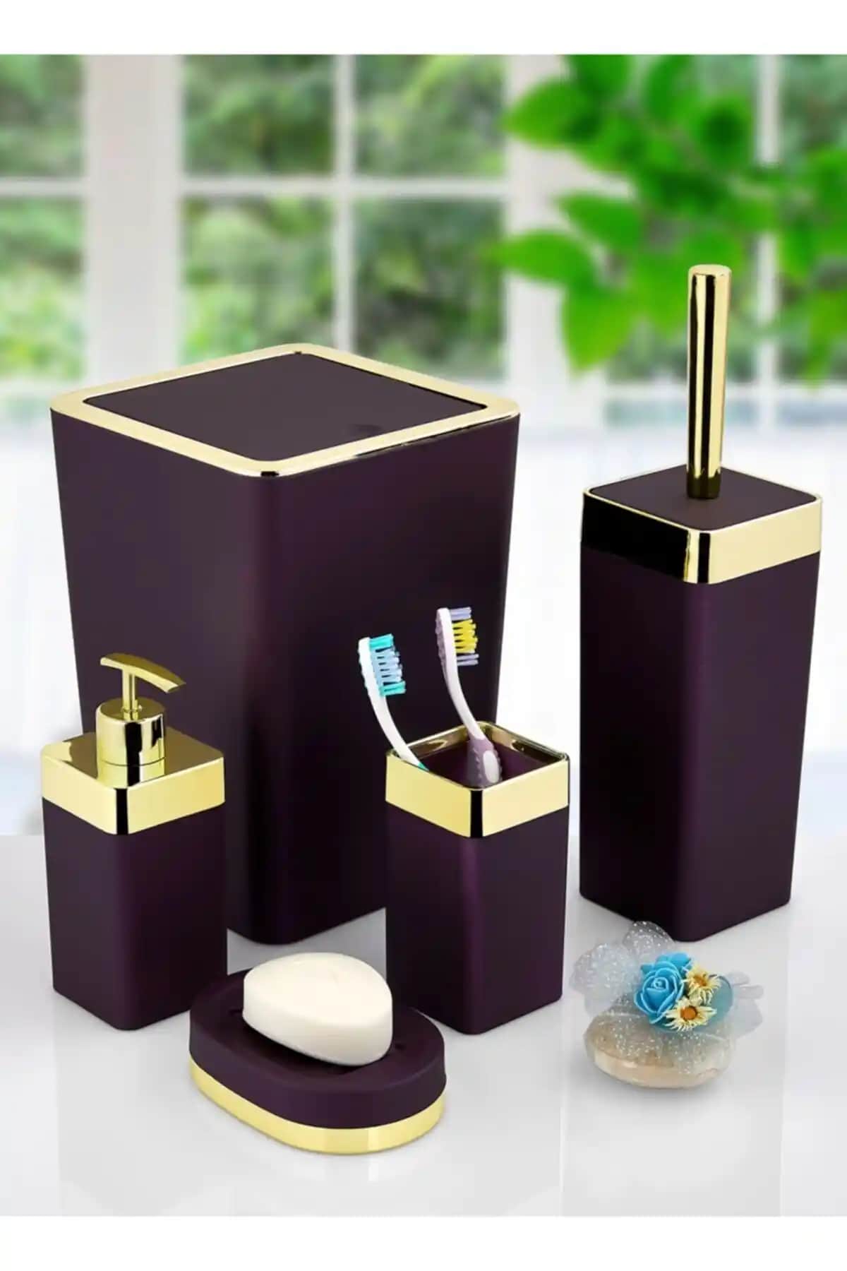 Altın Renkli Banyo Setleri ile Şıklık ve Lükse Yeni Bir Dokunuş Yapın