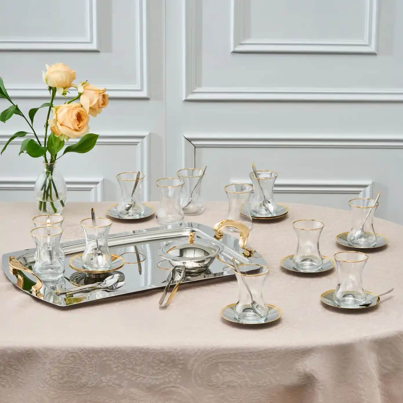 Altın Renkli Çay Setleriyle Evinize Şıklık Katmanın Modern Yolları