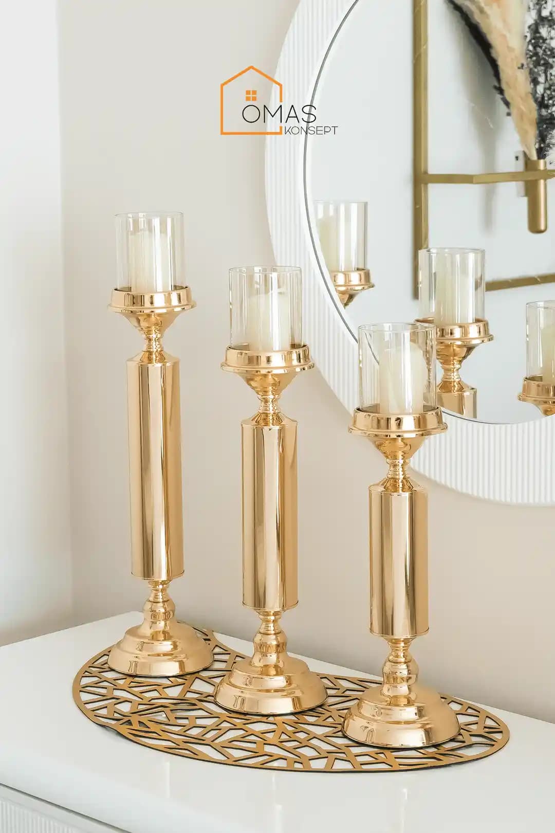 Altın Şamdanlar Dekorasyonda Zarafet ve Lüksün Simgesi Oluyor