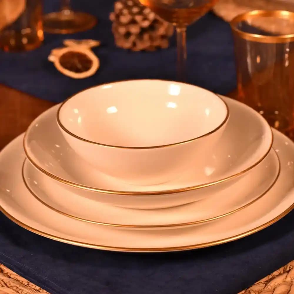 Altın Yalızlı Yemek Takımı: Lüks ve Zarafetin Şık Dekorasyon Seçeneği