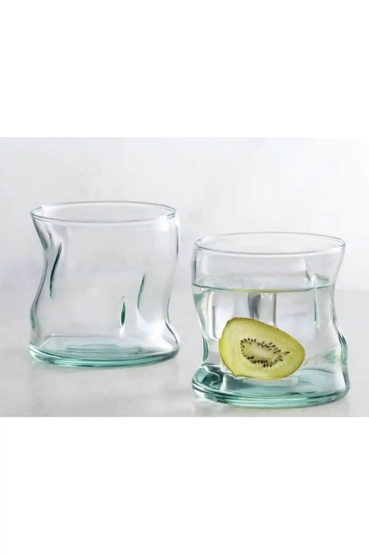 Amorf Su Bardağı Dekorasyonda Modern ve Organik Tasarımın Yeni Simgesi