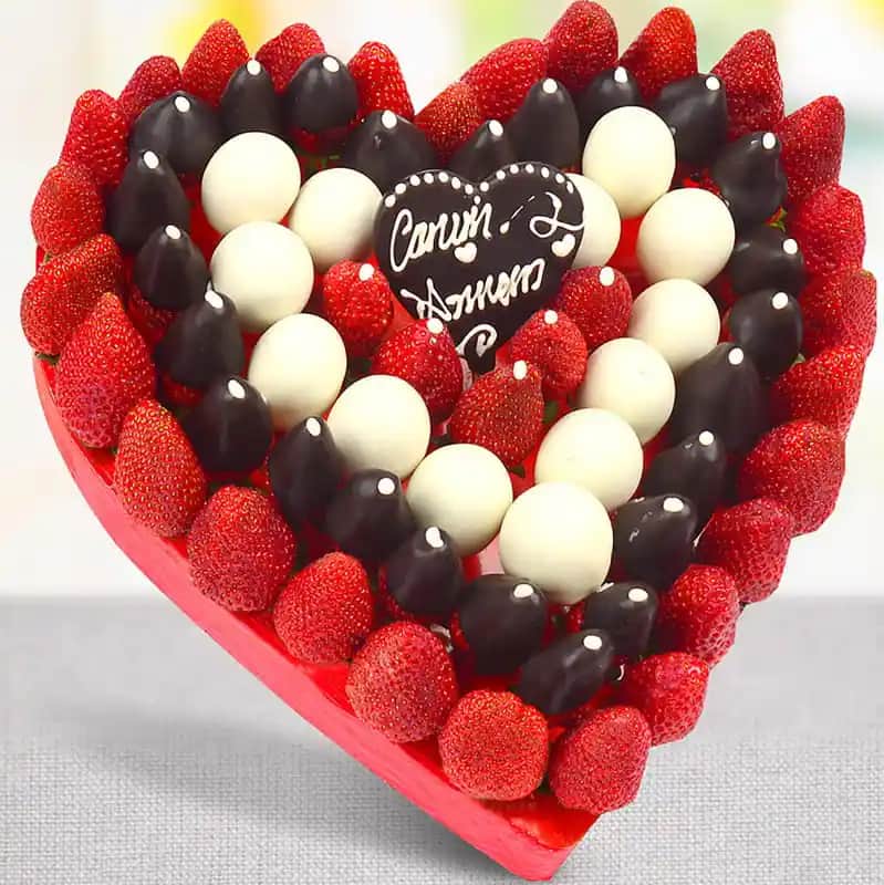 Anneler Günü İçin Şık ve Kişiselleştirilebilir Çiçek Sepetleri Hediye Seçenekleri