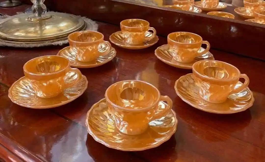 Antika Sarı Fincanlar: Dekorasyonda Zamansız Şıklık ve Tarzın Yükselişi