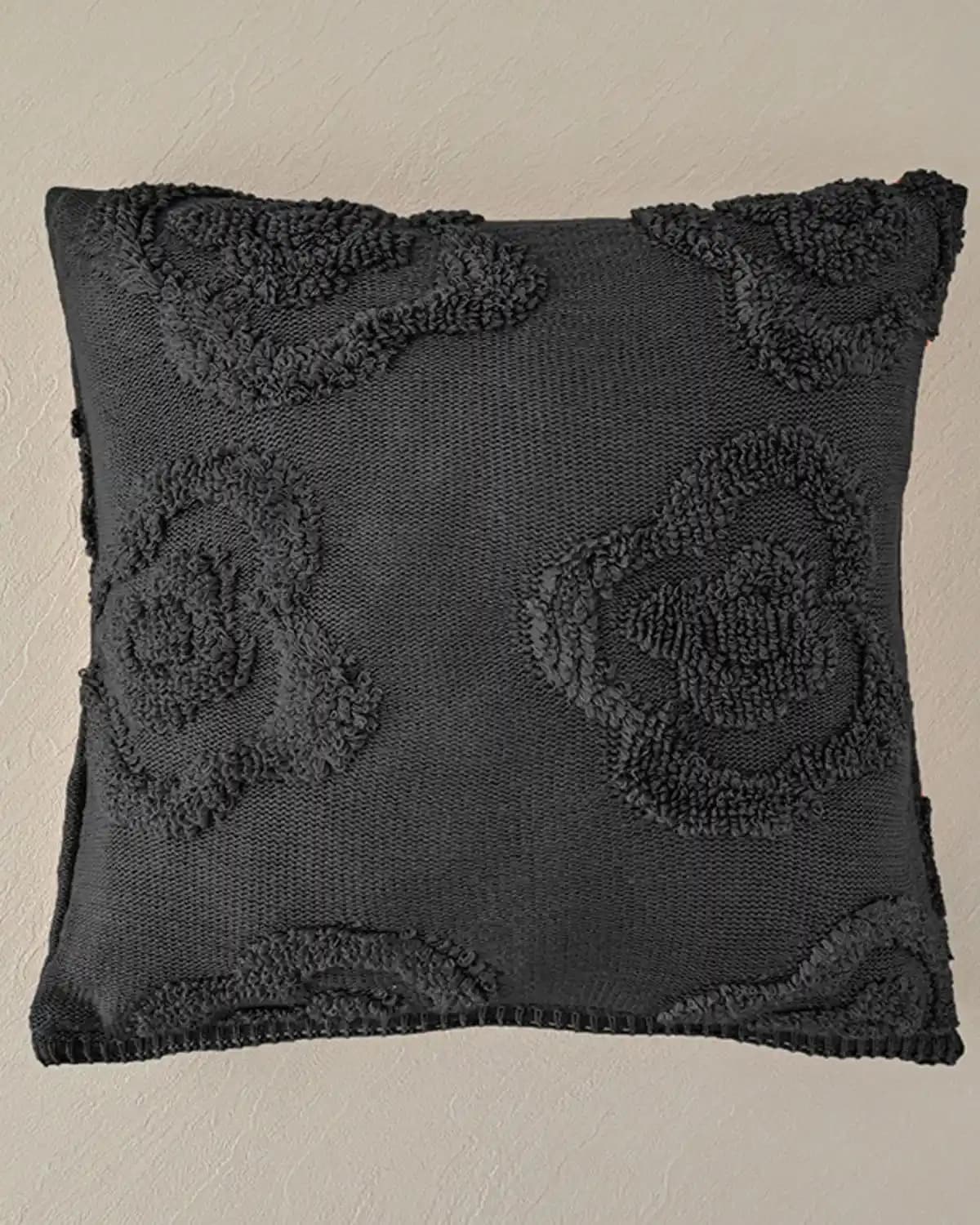 Antrasit Renk Kırlent Kılıfı ile Modern ve Şık Dekorasyonlar Yaratmanın Yolları