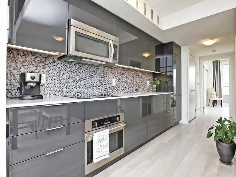 Antrasit Renkli Mutfak Modelleri ile Modern ve Şık Dekorasyon Çözümleri