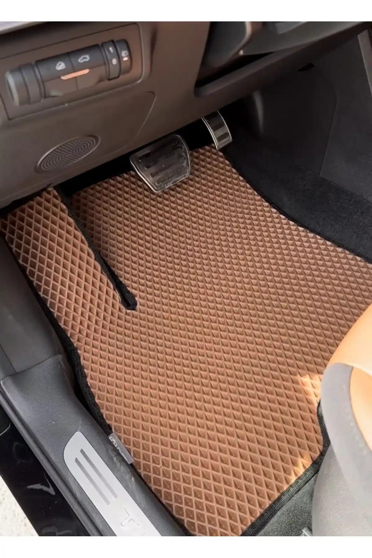 Araba Paspası Seçimi ve Bakımı: Aracınızı Uzun Süre Korumanın Yolları