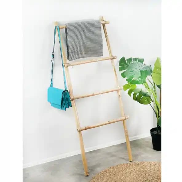 Askı Merdivenleri ile Dekoratif ve Fonksiyonel İç Mekân Çözümleri