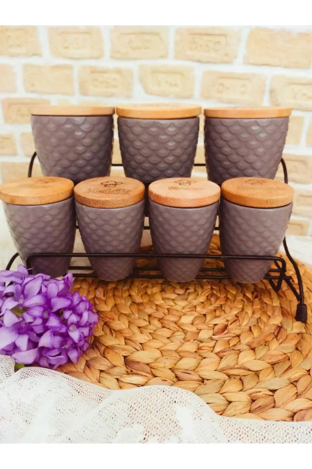 Askılı Baharat Takımı ile Mutfakta Şıklık ve İşlevsellik Sağlayan Pratik Çözümler