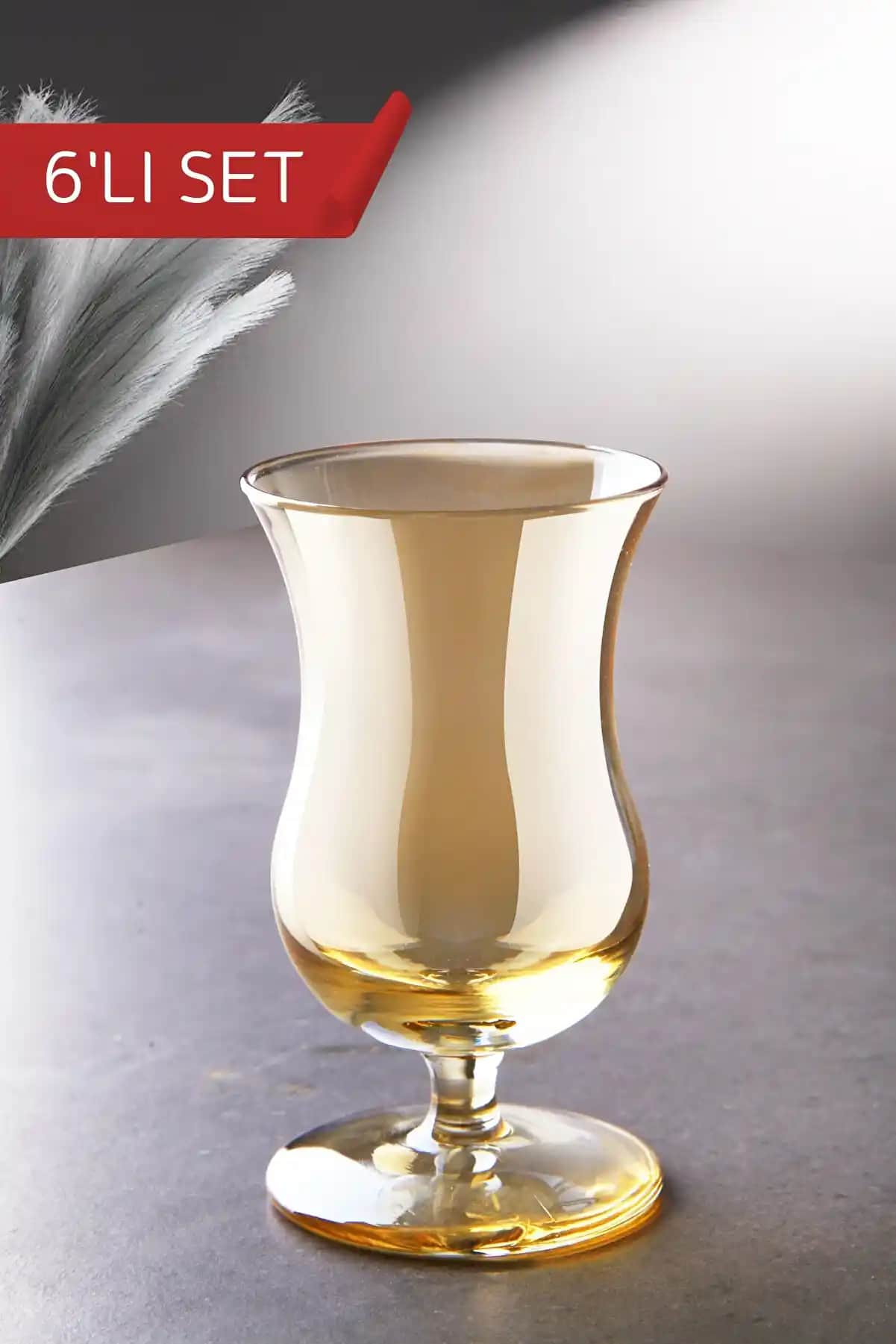 Ayaklı Çay Bardağı: Modern ve Dekoratif Tasarımlarla Şık Sunumlar ve Ev Dekorasyonu