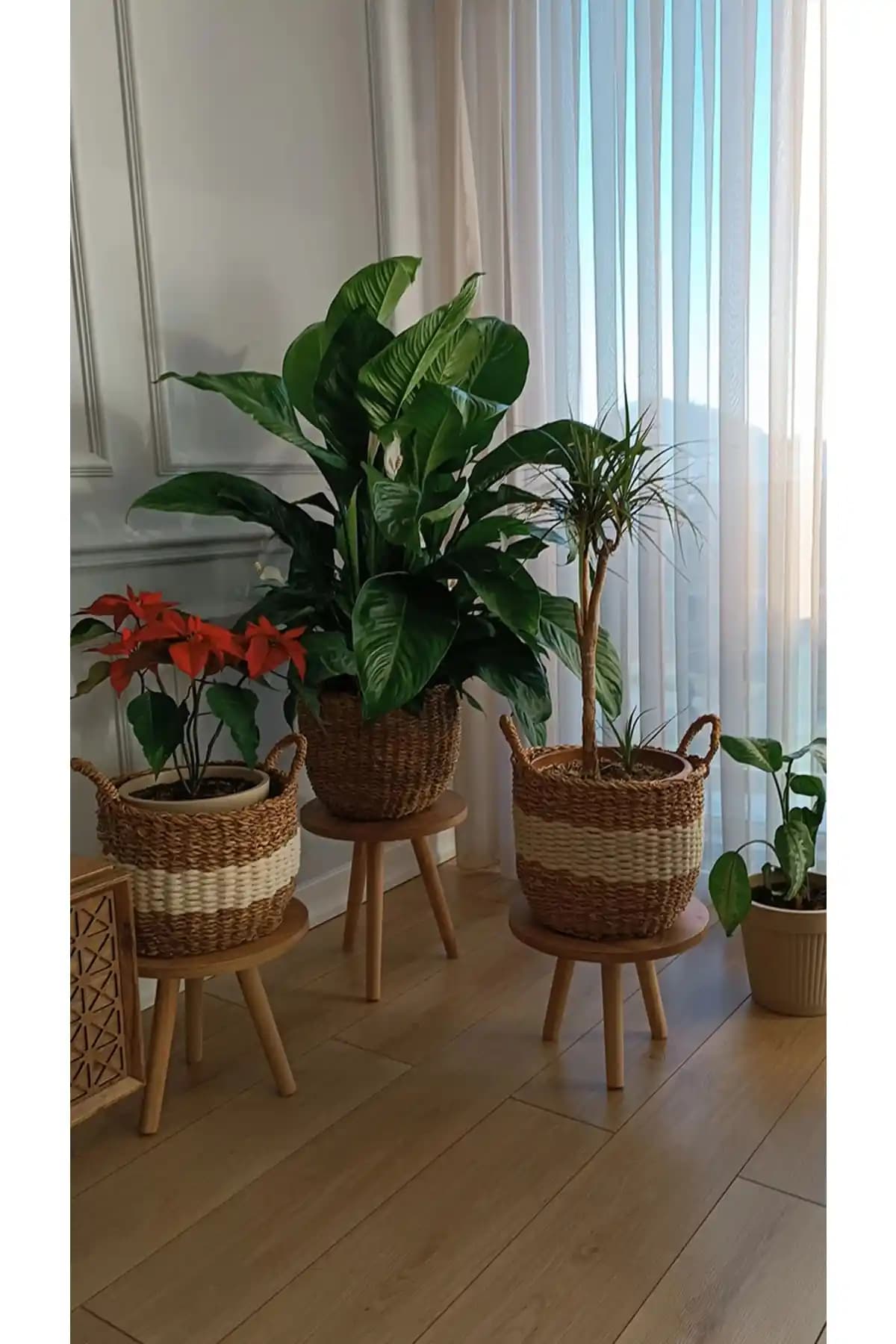 Ayaklı Çiçeklikler ile Dekorasyonunuza Zarif ve İşlevsel Dokunuşlar Katın