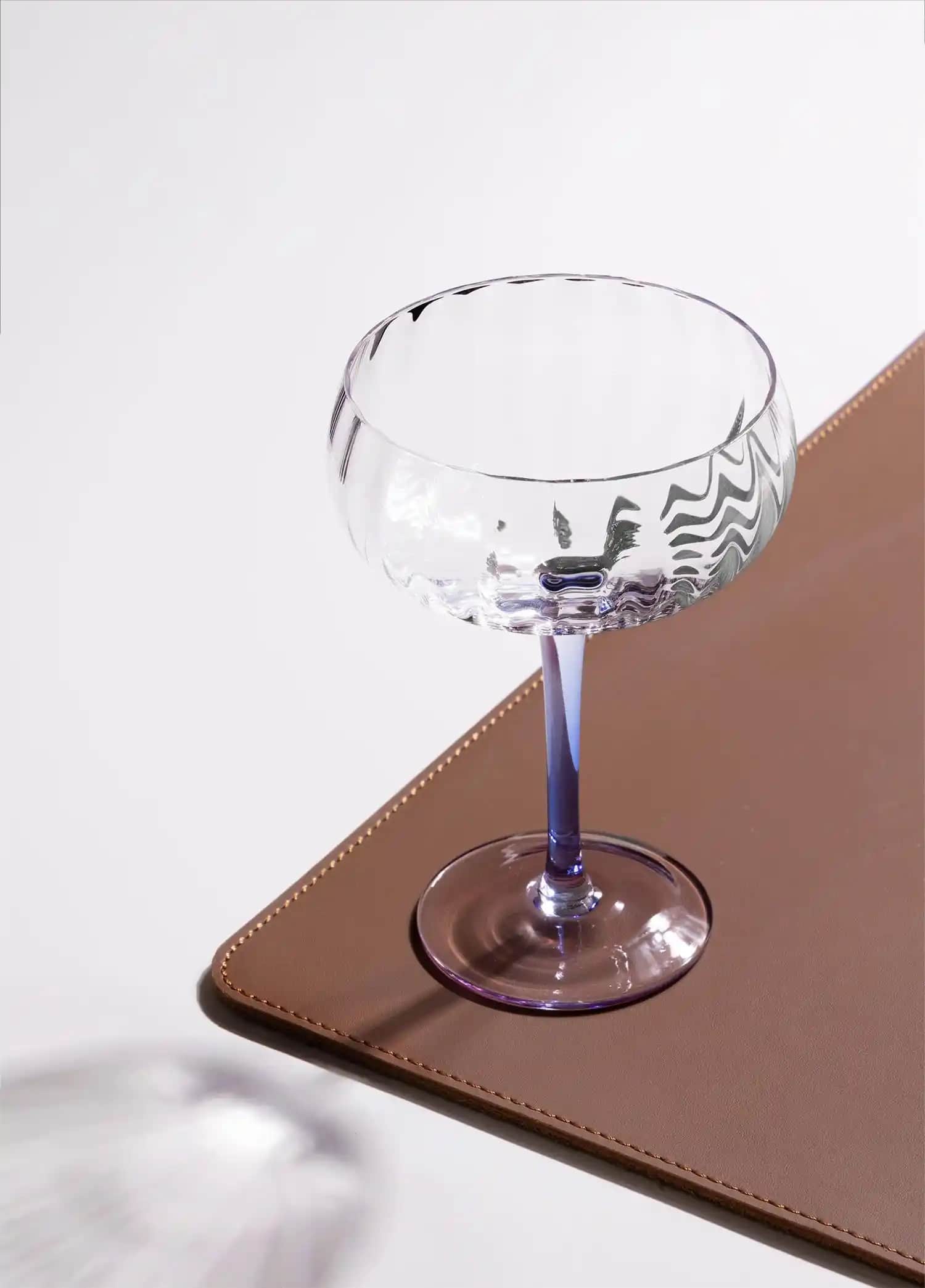 Ayaklı Dondurma Kasesi: Modern Dekorasyonda Yenilikçi ve Şık Sunum Çözümleri