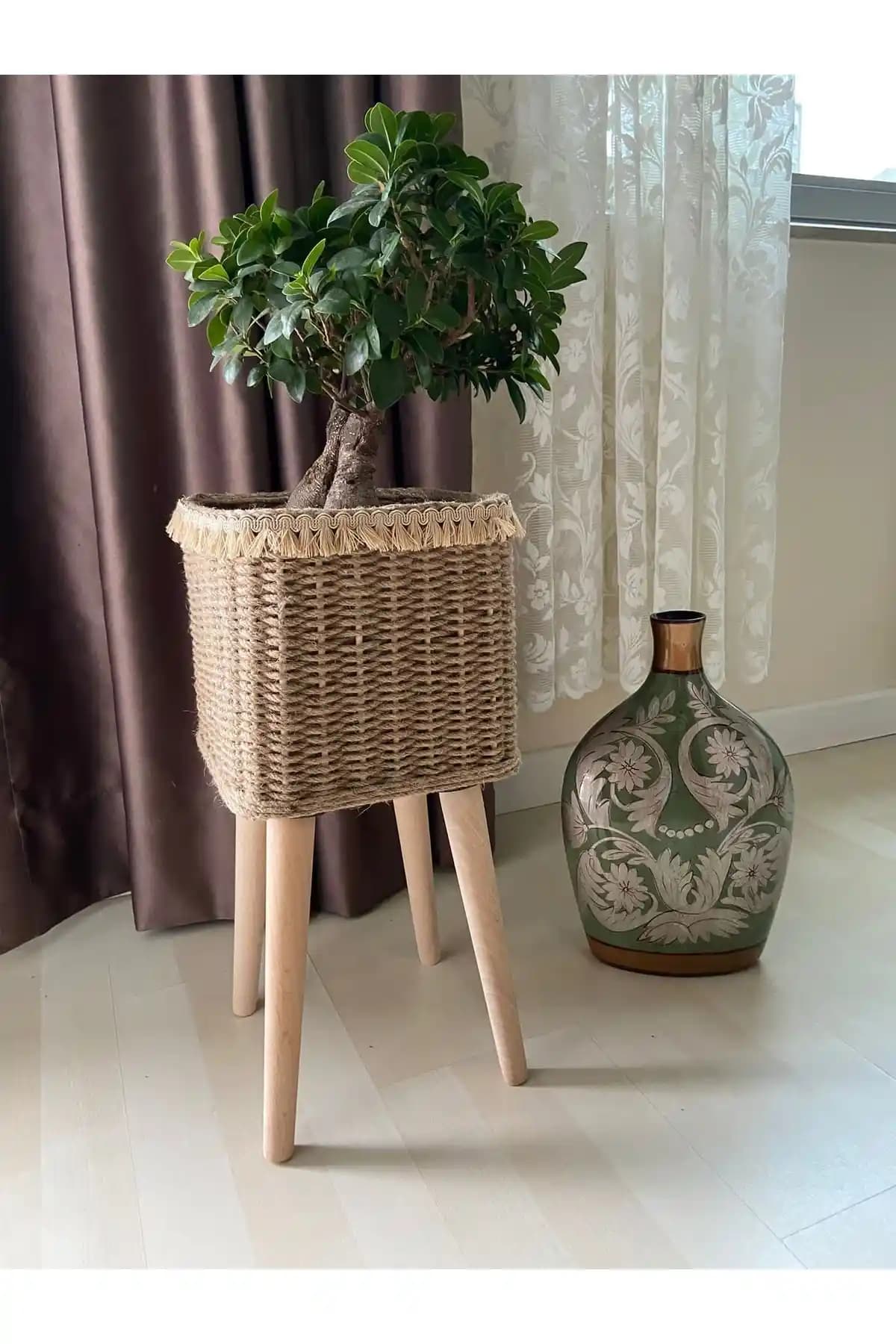 Ayaklı Hasır Sepetlerle Dekorasyonda Şıklık ve Fonksiyonellik Artışı