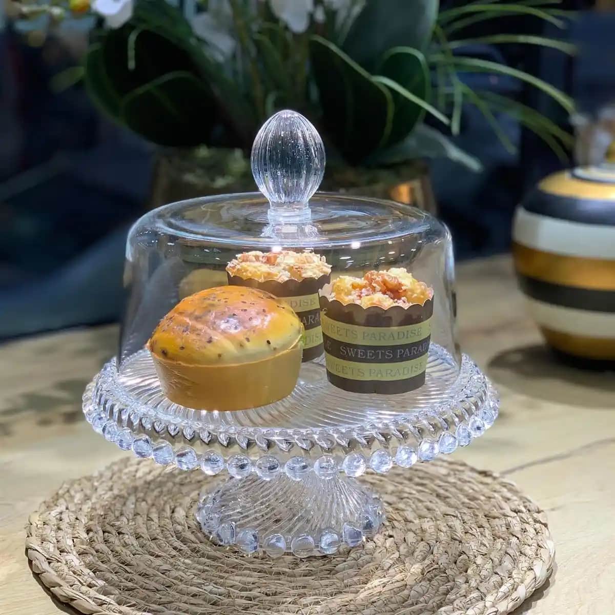 Ayaklı Kek Fanusu: Şık ve İşlevsel Sunum Çözümünüz İçin Modern Modeller ve Kullanım İpuçları