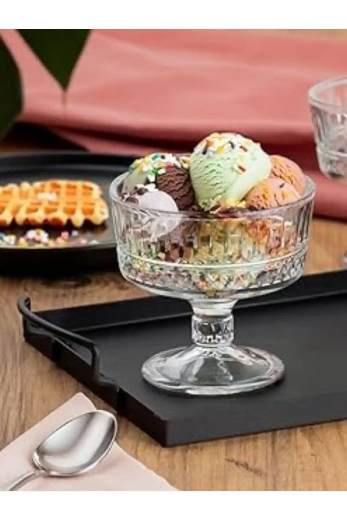 Ayaklı Magnolia Kasesi ile Dekorasyonda Zarafet ve İşlevsellik Bir Arada