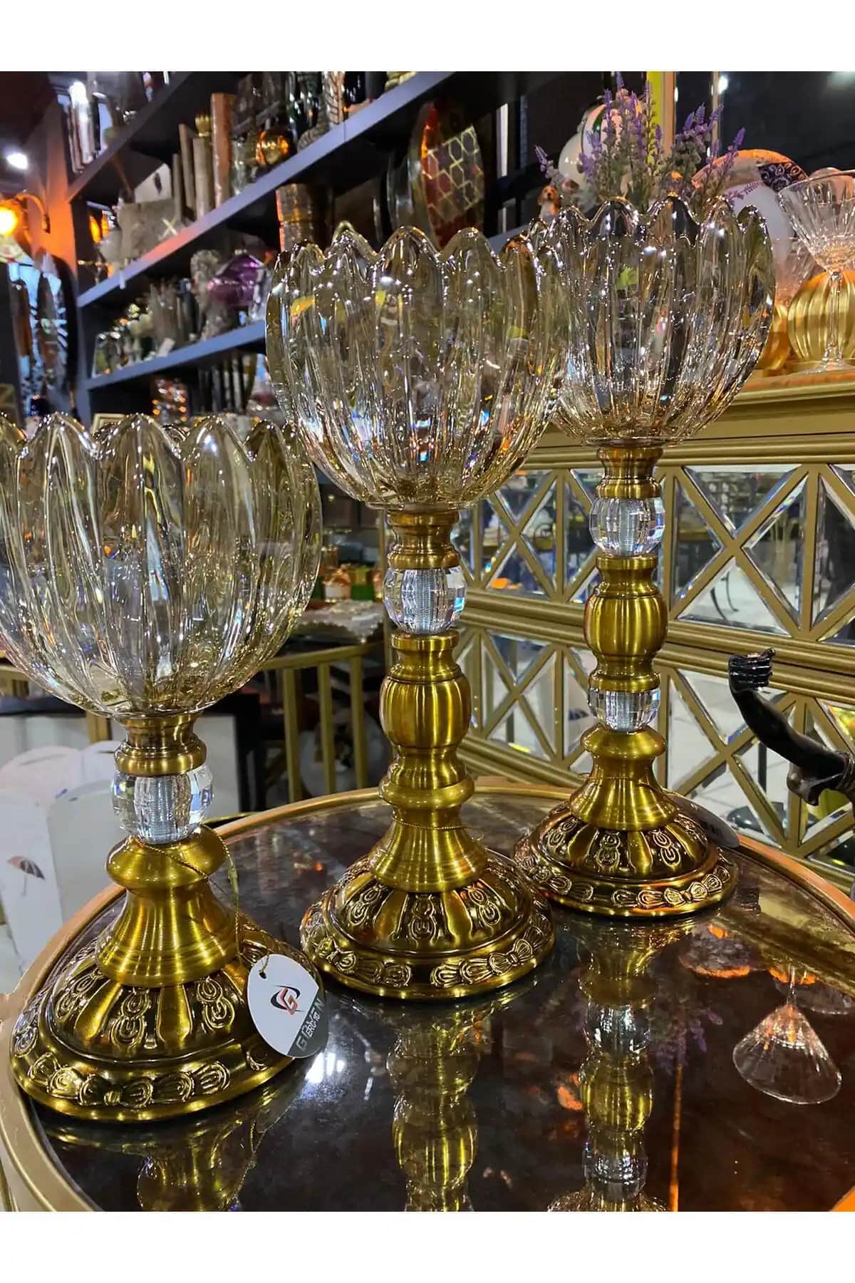 Ayaklı Şamdanlar ile Dekorasyonda Zarafet ve İşlevselliğin Buluşması