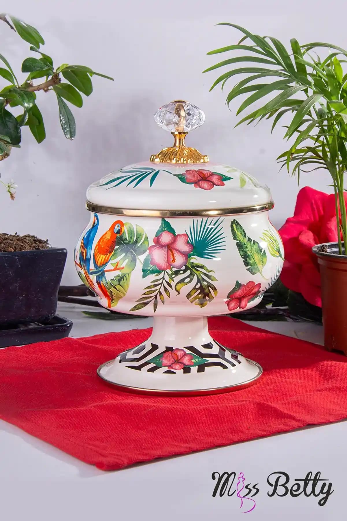 Ayaklı Şekerlik: Dekorasyon ve Mobilyada Zarif ve Fonksiyonel Çözümler