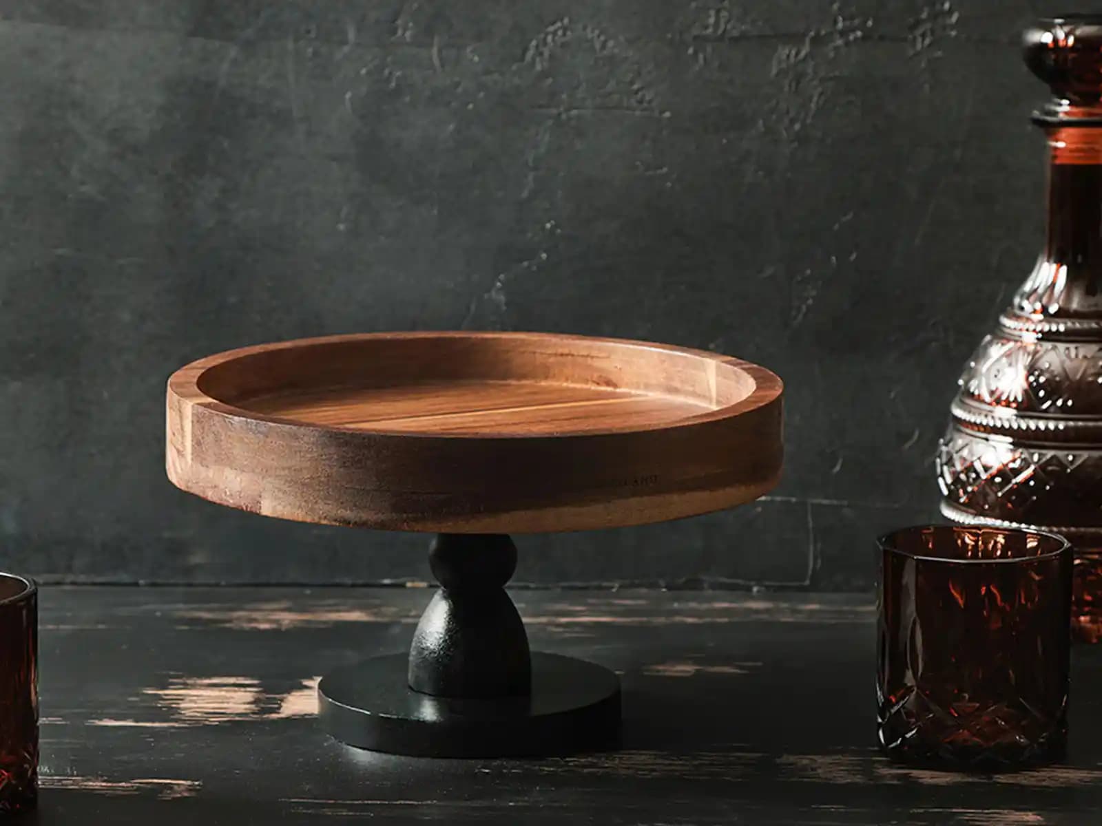 Ayaklı Sunum Tabağı ile Dekorasyonda Zarafet ve İşlevsellik Bir Arada