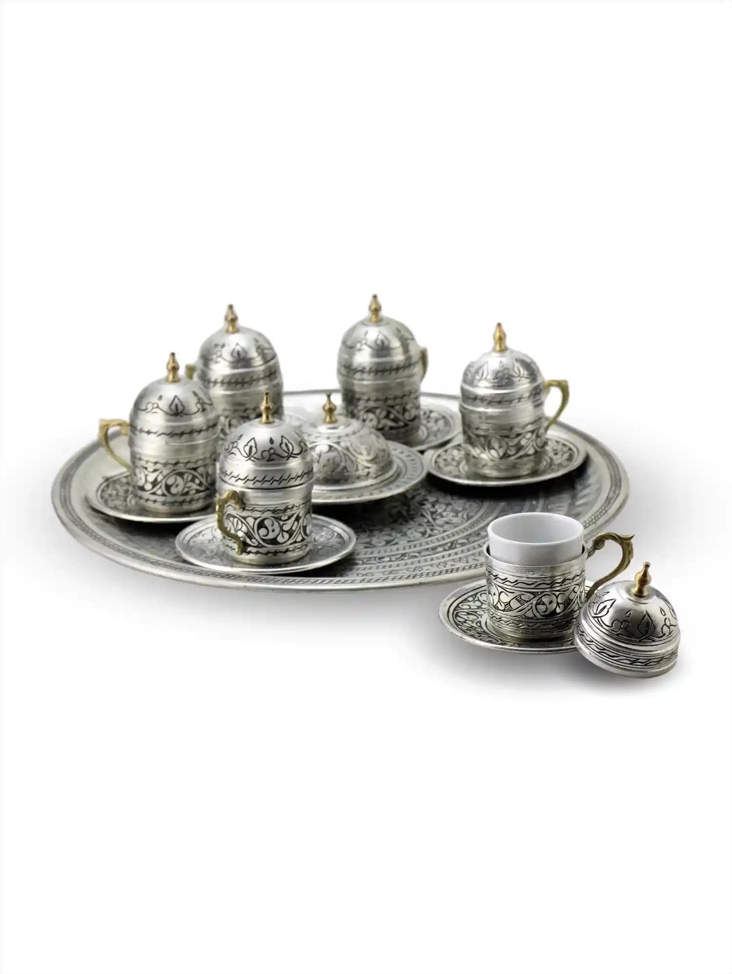 Bakır Fincan Takımı ile İç Mekan Dekorasyonunuza Zarif ve Sıcak Bir Dokunuş Katın