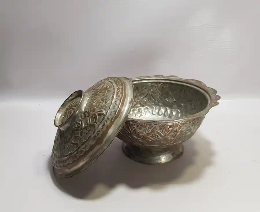 Bakır Kase Dekorasyonda Şıklık ve Çok Yönlülük Sunan Popüler Bir Seçenektir