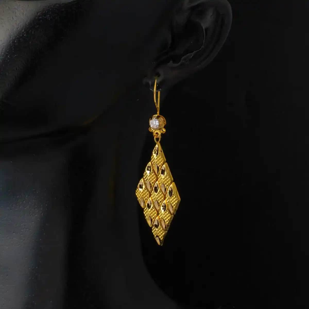 Baklava Dilimi Küpe Trendleri ve Mobilya Dekorasyonunda Kullanım Alanları