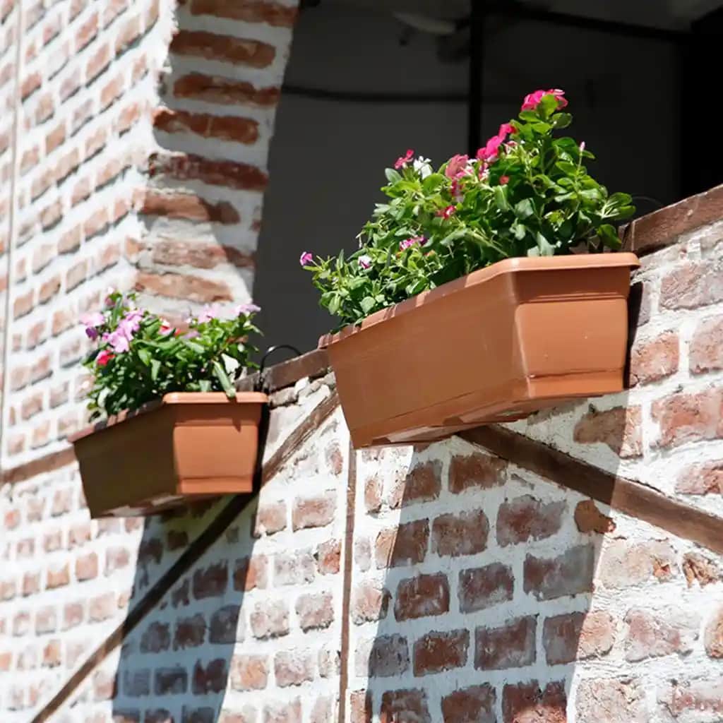 Balkon Dekorasyonunu Yenilemek İçin En İyi Saksı Seçenekleri ve Dekorasyon İpuçları