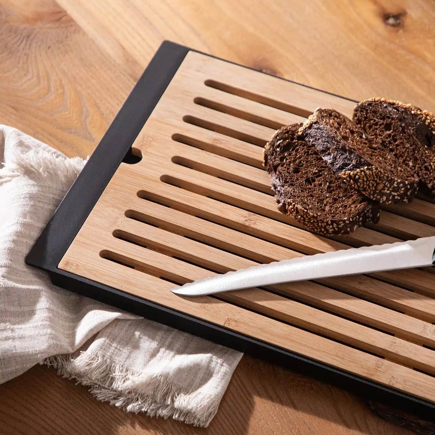 Bambu Ekmek Tahtası: Doğal ve Estetik Mutfak Dekorasyonunun En Güzel Seçeneği